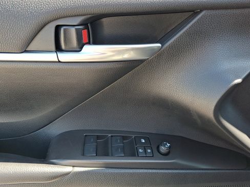 Used 2024 Toyota Camry SE FWD image 12