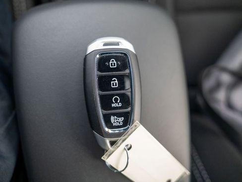 Certified 2025 Hyundai Venue SEL image 33