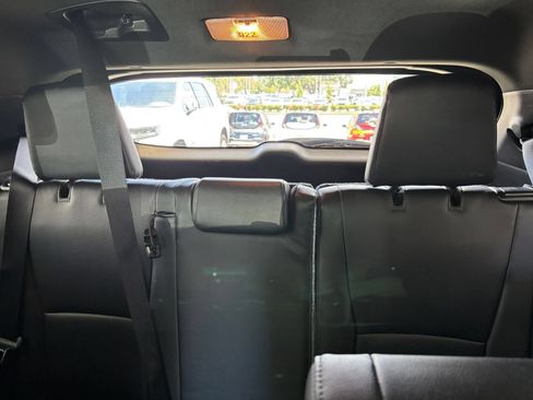 Used 2025 Toyota Highlander XSE AWD/4WD image 31