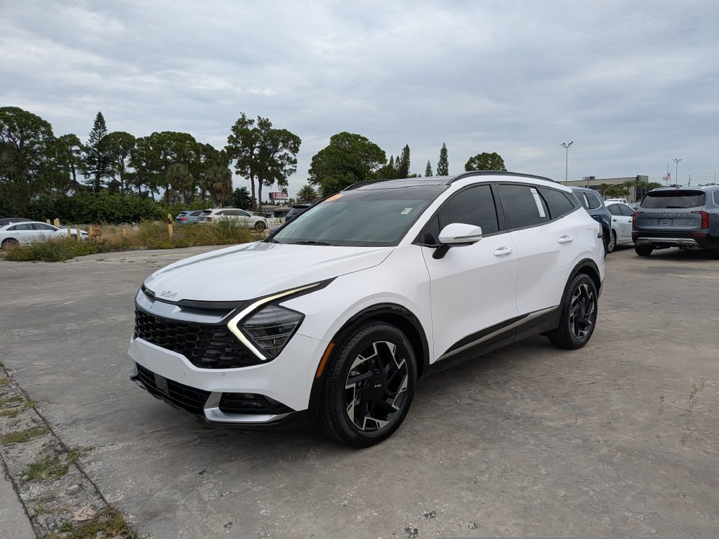 Certified 2025 Kia Sportage SX FWD image 4