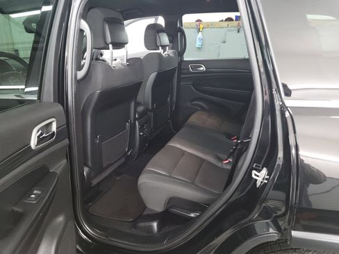 Used 2020 Jeep Grand Cherokee Laredo w/ 18" Wheel & 8.4" Radio Group image 10