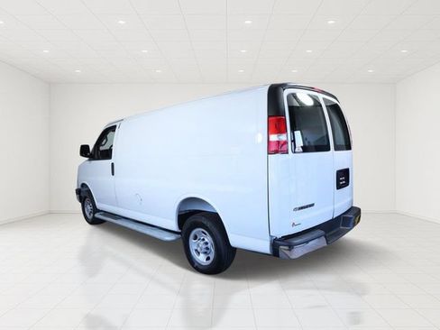 Used 2025 Chevrolet Express 2500 w/ Driver Convenience Package RWD image 4