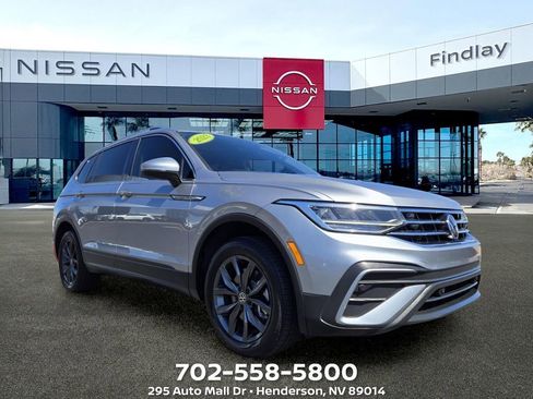 Used 2023 Volkswagen Tiguan SE w/ Panoramic Sunroof Package FWD image 1