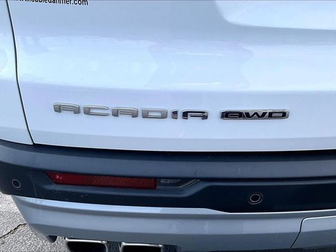 Used 2025 GMC Acadia Elevation image 8