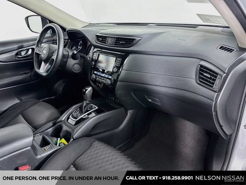 Used 2019 Nissan Rogue SV FWD image 28