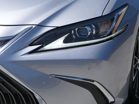 Used 2023 Lexus ES 300h w/ Premium Package FWD image 8