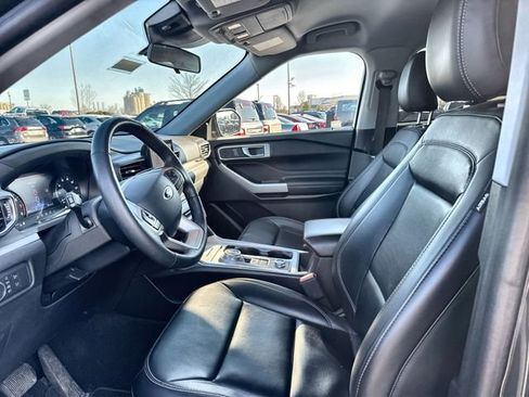 Used 2021 Ford Explorer XLT w/ Equipment Group 202A image 11