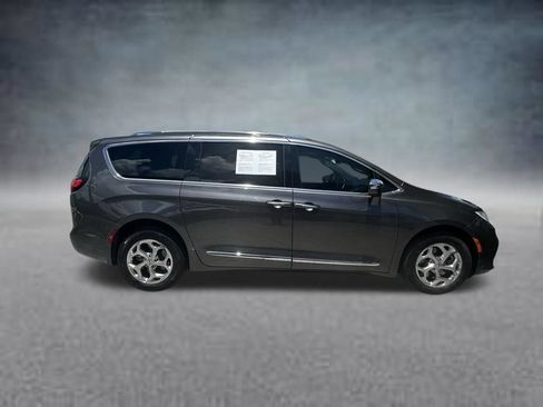 Used 2021 Chrysler Pacifica Limited AWD/4WD image 8