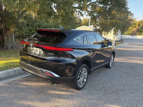 Used 2024 Toyota Venza Limited image 3