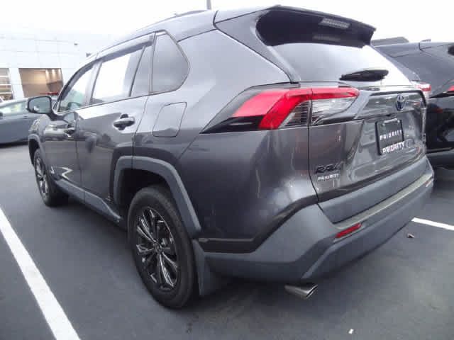 Used 2022 Toyota RAV4 XLE Premium AWD/4WD image 6