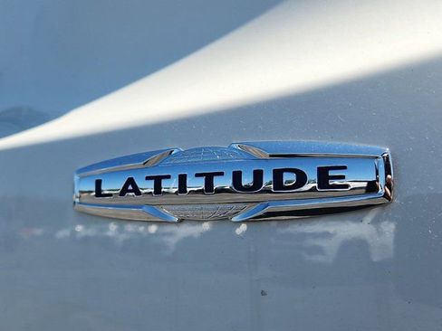 Certified 2022 Jeep Renegade Latitude AWD/4WD image 37