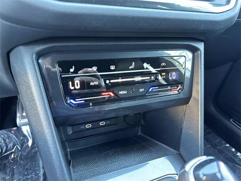 Certified 2022 Volkswagen Tiguan SE R-Line image 23