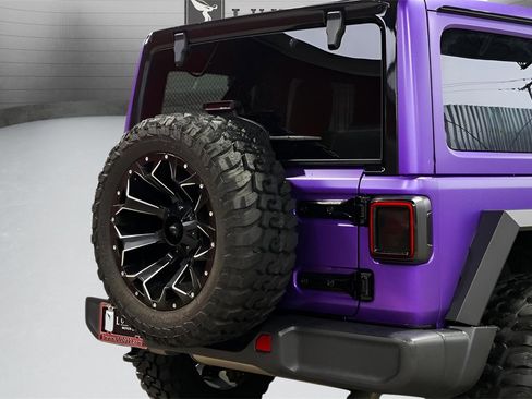 Used 2019 Jeep Wrangler Unlimited Sahara image 16