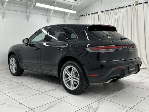 Certified 2024 Porsche Macan image 3