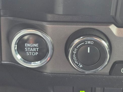 Used 2023 Toyota Tacoma TRD Off-Road w/ Technology Package AWD/4WD image 18