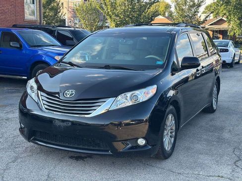 Used 2011 Toyota Sienna XLE image 3