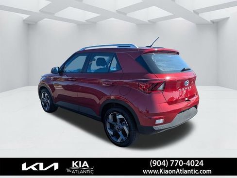 Used 2025 Hyundai Venue SEL FWD image 5
