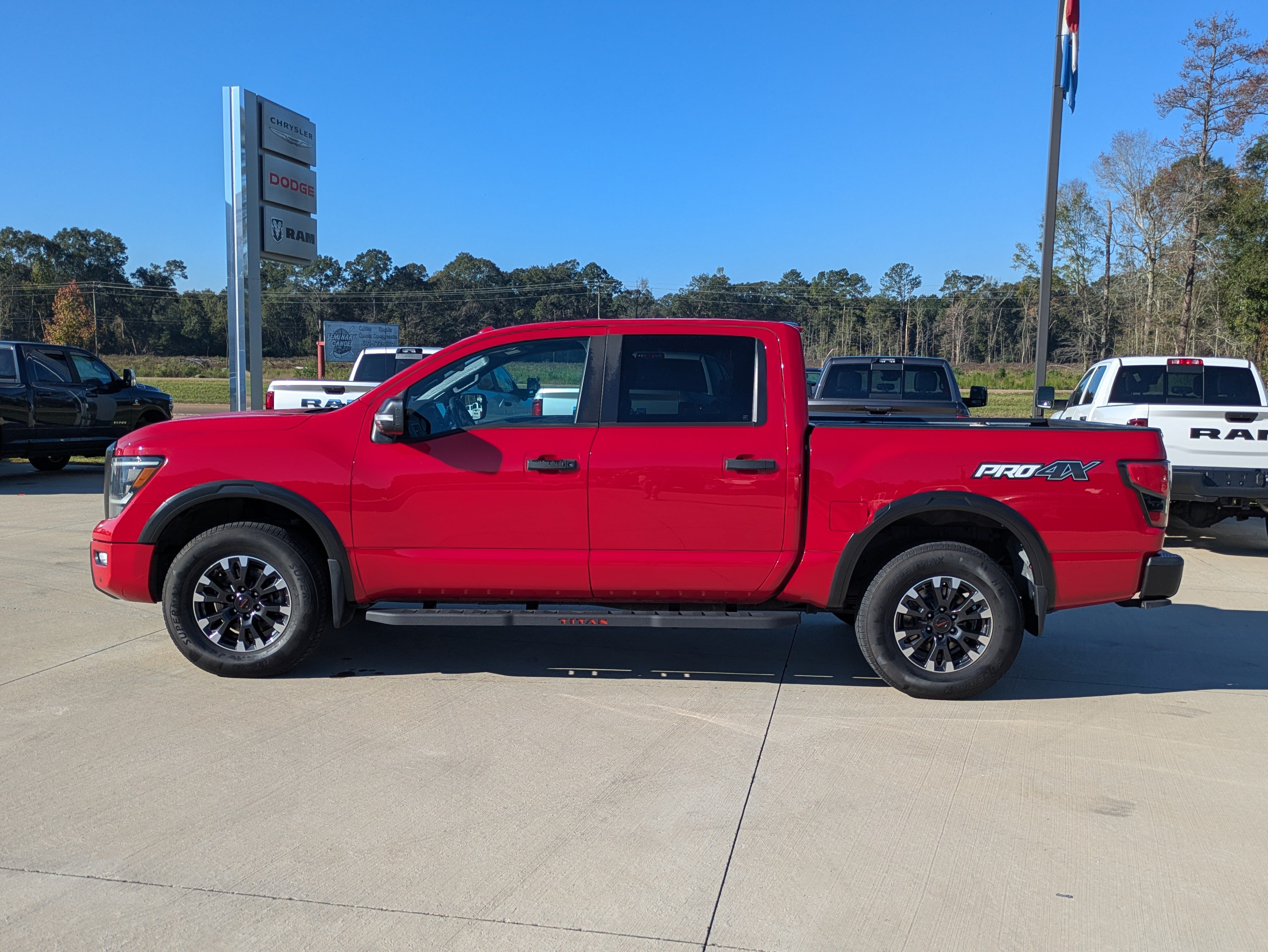 Used 2020 Nissan Titan PRO-4X w/ Pro-4x Convenience Package AWD/4WD image 2
