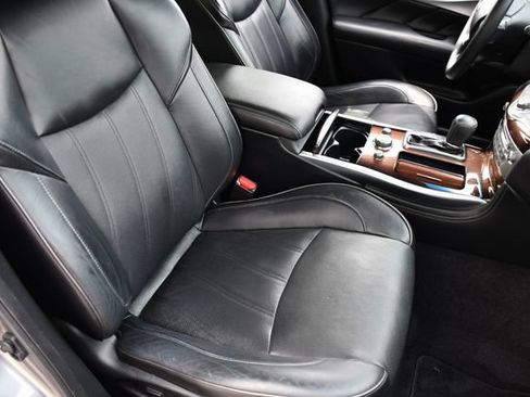 Used 2015 INFINITI Q70 3.7 w/ Deluxe Touring Package AWD/4WD image 31