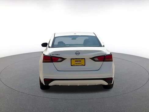 Used 2025 Nissan Altima 2.5 SV FWD image 12