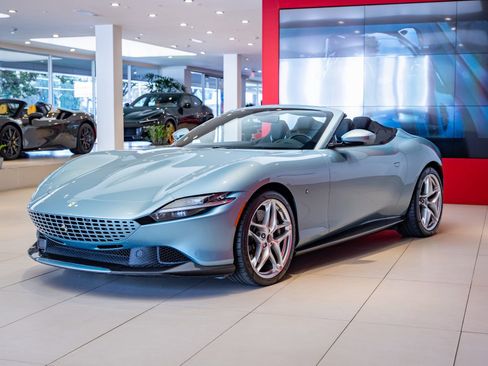 Certified 2024 Ferrari Roma Spider RWD image 4