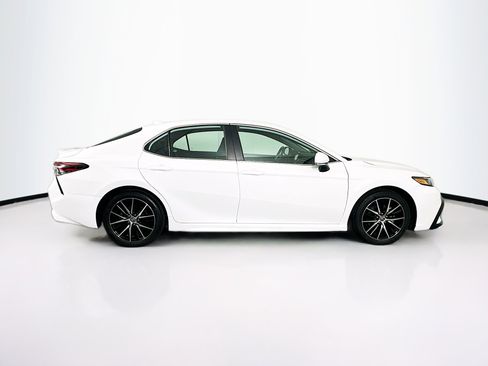 Used 2023 Toyota Camry SE image 10