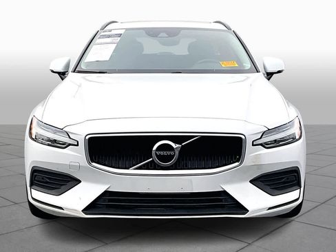Used 2020 Volvo V60 T5 Momentum image 4