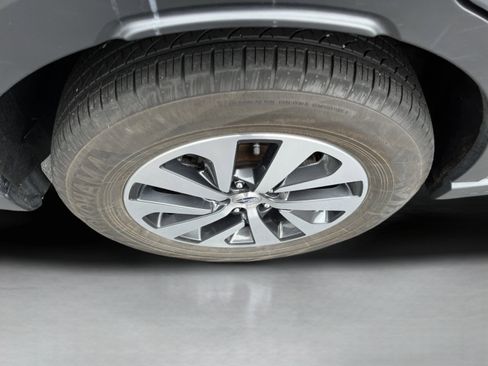 Used 2024 Subaru Outback Premium AWD/4WD image 9