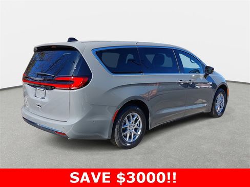 New 2025 Chrysler Pacifica Select image 5