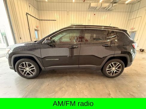Used 2018 Jeep Compass Latitude w/ Popular Equipment Group FWD image 2