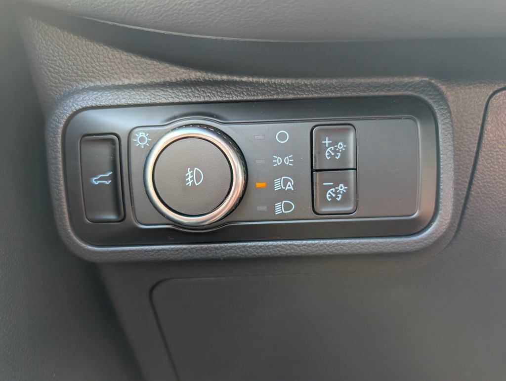 Used 2026 Ford Explorer Active w/ Active Comfort Package RWD image 22