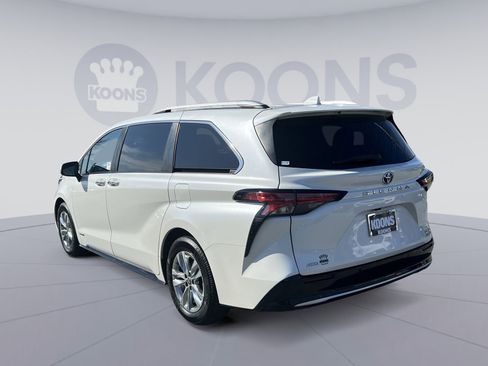 Used 2021 Toyota Sienna Limited AWD/4WD image 14