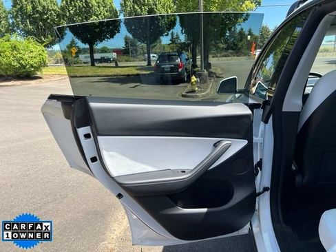 Used 2022 Tesla Model Y Performance AWD/4WD image 11