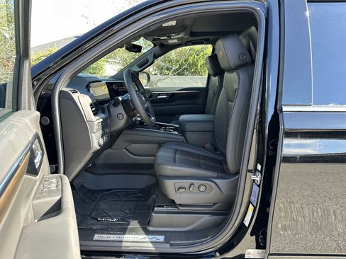 New 2026 Chevrolet Suburban High Country image 2