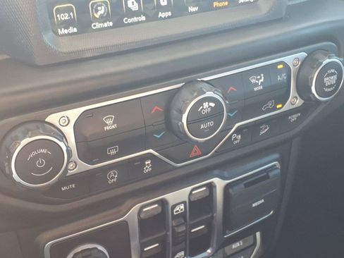 Used 2020 Jeep Wrangler Unlimited Sahara AWD/4WD image 19