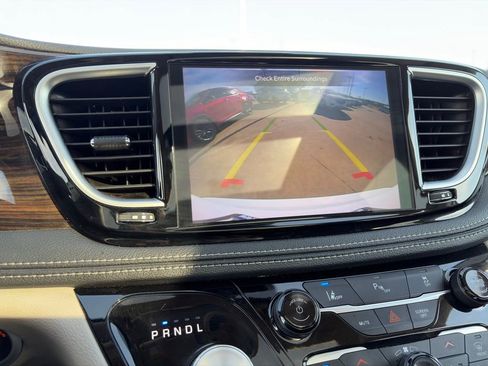 Used 2023 Chrysler Pacifica Limited image 29