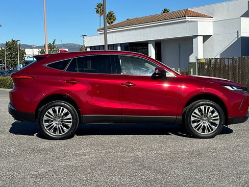 Used 2024 Toyota Venza Limited image 3