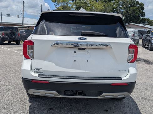 Used 2024 Ford Explorer XLT w/ Equipment Group 202A AWD/4WD image 5