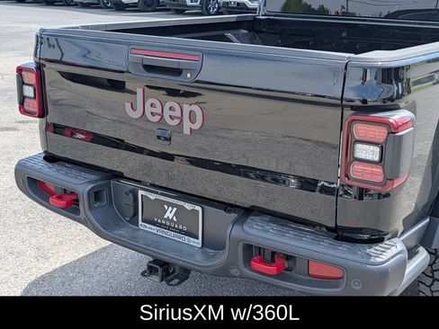 Used 2025 Jeep Gladiator Rubicon AWD/4WD image 8