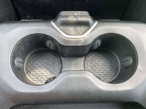 Used 2025 RAM 1500 4x4 Crew Cab image 18