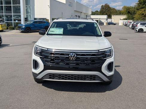 New 2026 Volkswagen Atlas Peak Edition image 8