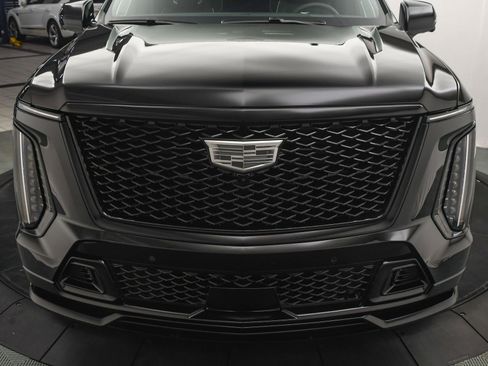 Used 2025 Cadillac Escalade V w/ LPO, ONYX Package image 33