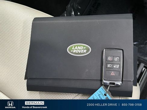 Used 2025 Land Rover Discovery S AWD/4WD image 32