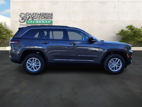 New 2025 Jeep Grand Cherokee Laredo image 6