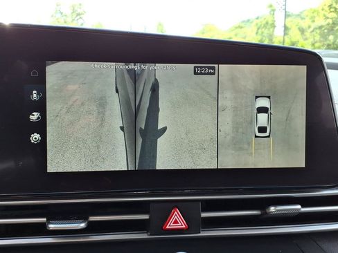 Used 2024 Hyundai Elantra Limited FWD image 13