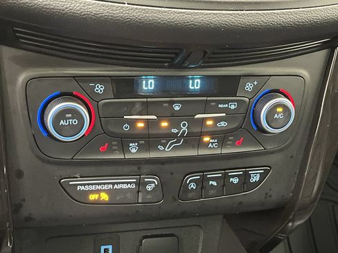 Used 2019 Ford Escape Titanium AWD/4WD image 23