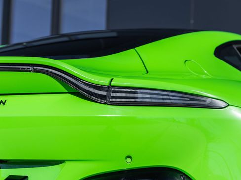 Used 2022 Aston Martin V8 Vantage Coupe RWD image 12