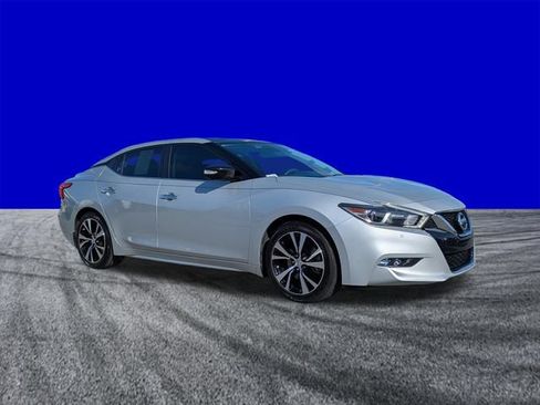 Used 2018 Nissan Maxima Platinum w/ Interior Lighting Package FWD image 2
