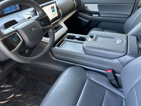 Used 2025 Ford Expedition Active AWD/4WD image 10