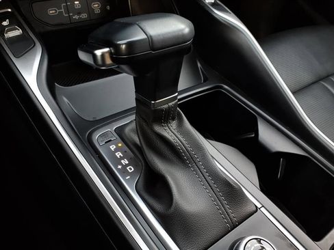 Used 2024 Kia Sorento S image 16